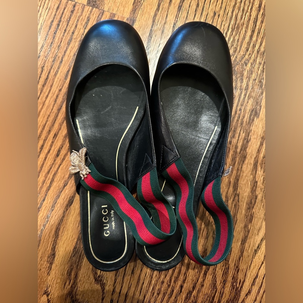 Gucci flats with bee and strip sling back